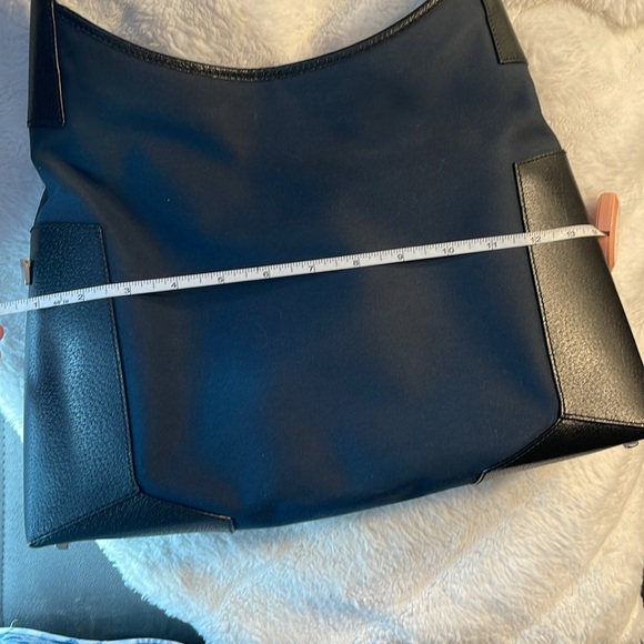 Salvatore Ferragamo Elegant Blue and Black Shoulder Bag with Sleek Design - Picture 14 of 16